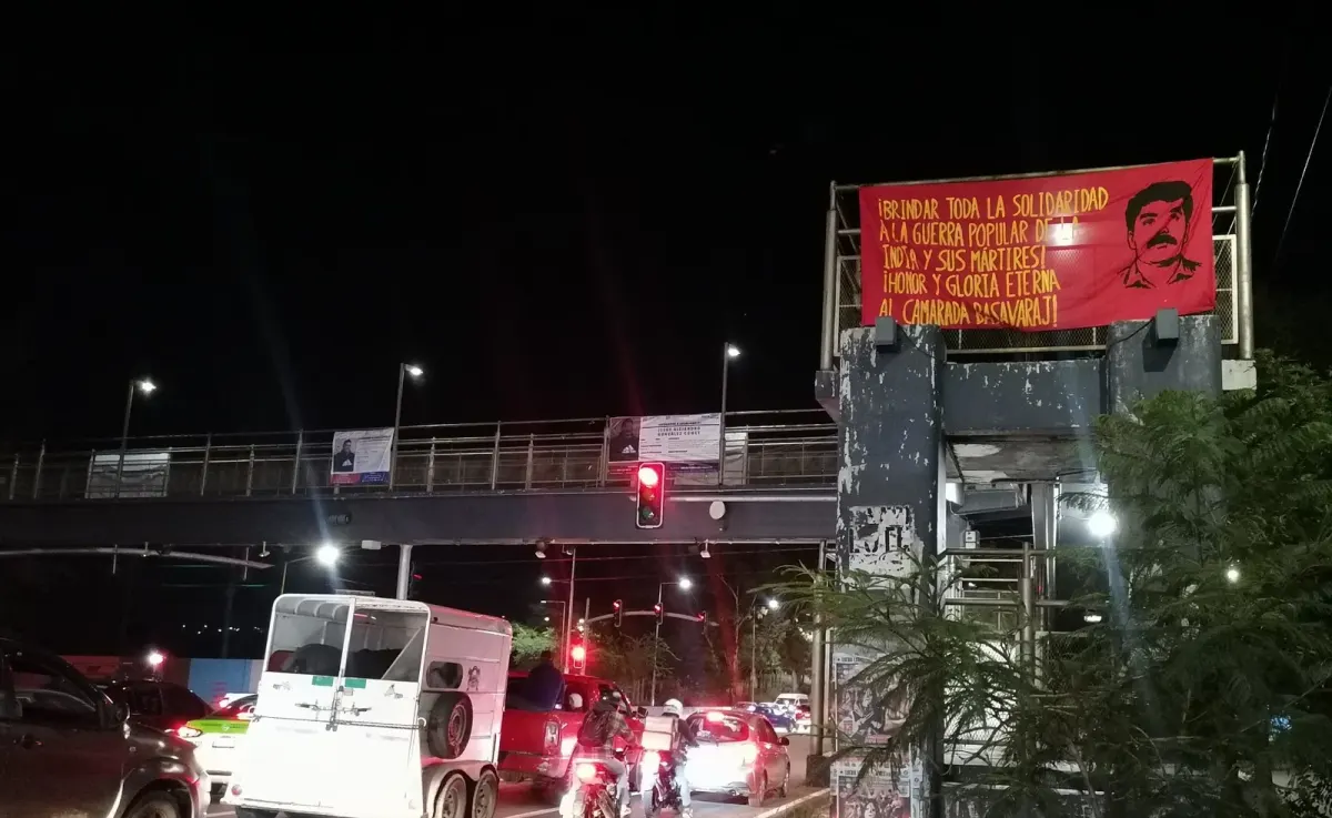 Landscape photo with partially readable Spanish protest or solidarity text Landscape photo with partially readable Spanish protest or solidarity text